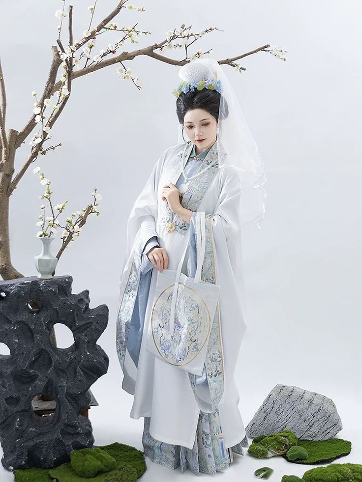 Exploring the World of Mo Hanfu:The Journey of Traditional Chinese Clothing Exploring the World of Mo Hanfu:The Journey of Traditional Chinese Clothing
