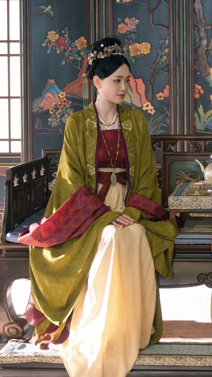 Red Winter Fashion:Traditional Tangzhuang Womens Clothing with Modern Chinese Style Red Winter Fashion:Traditional Tangzhuang Womens Clothing with Modern Chinese Style