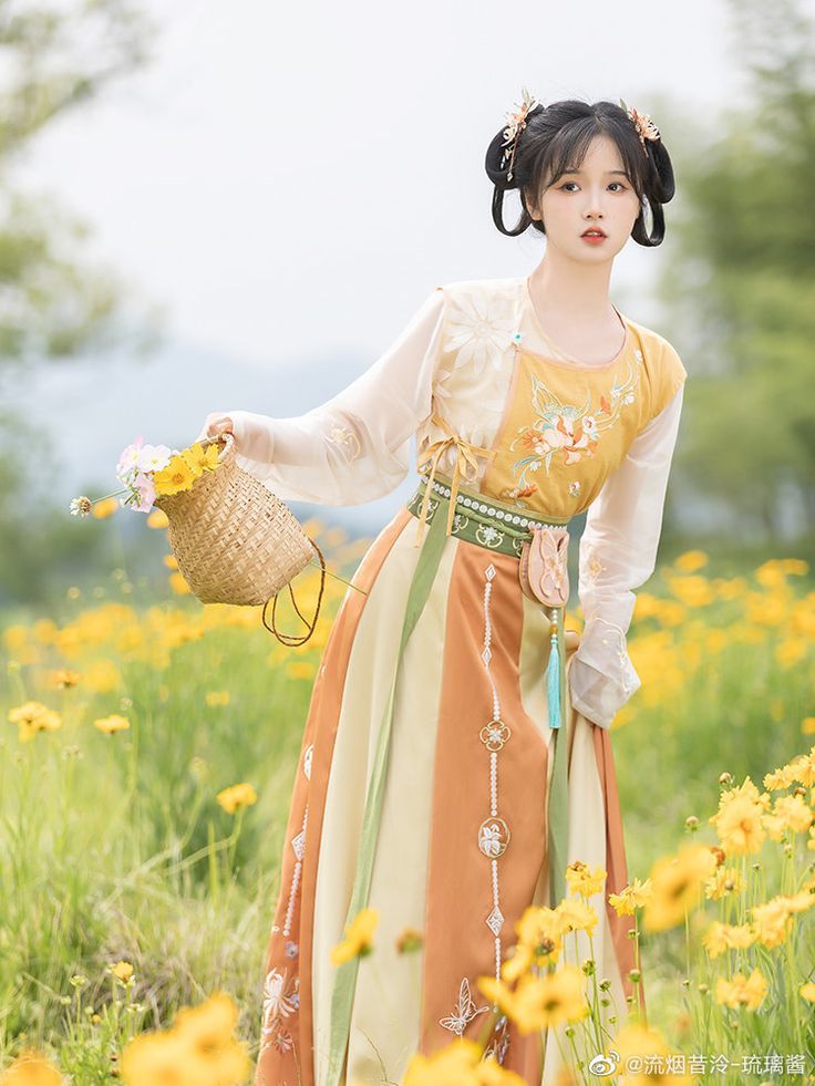 New Years Tang Suit Womens Blouse:A Blend of Tradition and Modernity