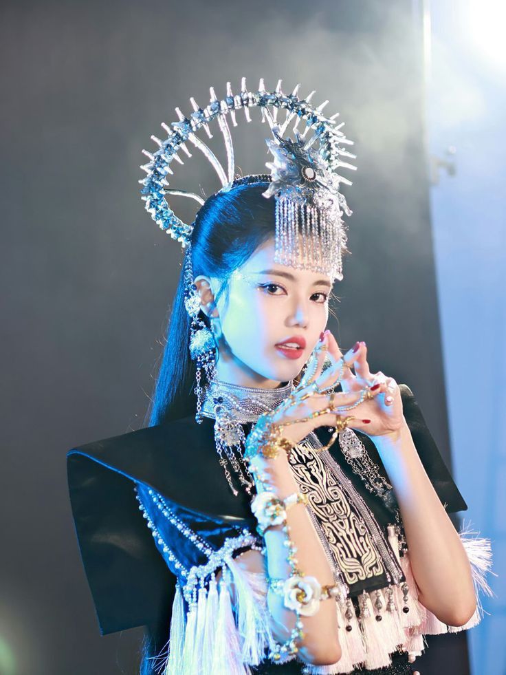 Stellar Elegance:The Fusion of Traditional Hanfu and the Zodiac in Starry Skies Stellar Elegance:The Fusion of Traditional Hanfu and the Zodiac in Starry Skies
