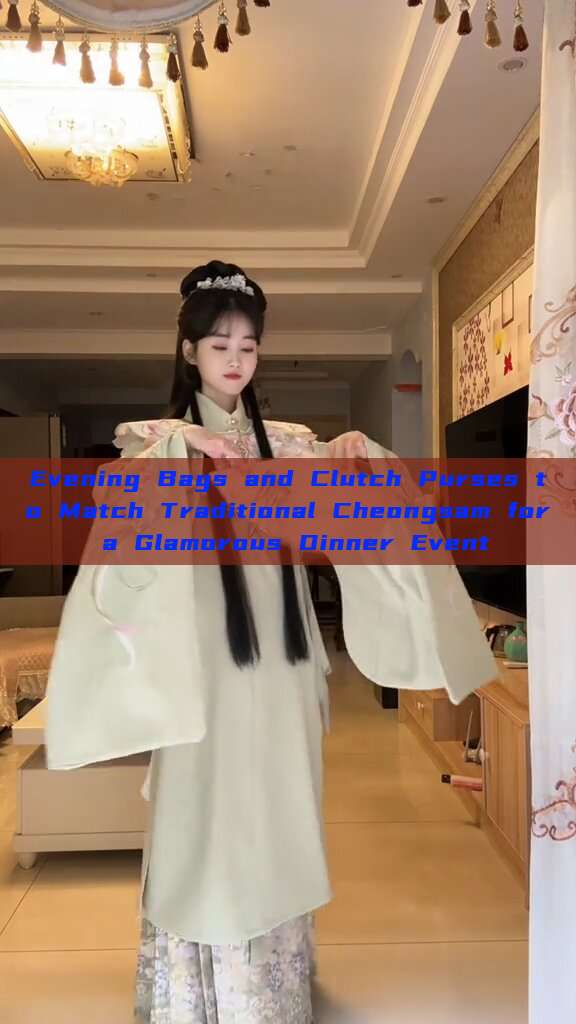 Evening Bags and Clutch Purses to Match Traditional Cheongsam for a Glamorous Dinner Event Evening Bags and Clutch Purses to Match Traditional Cheongsam for a Glamorous Dinner Event