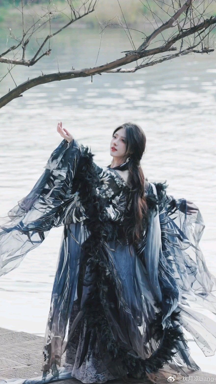Hanfu Fashion:虞书欣s Stylish Inspiration in Traditional Chinese Attire Hanfu Fashion:虞书欣s Stylish Inspiration in Traditional Chinese Attire