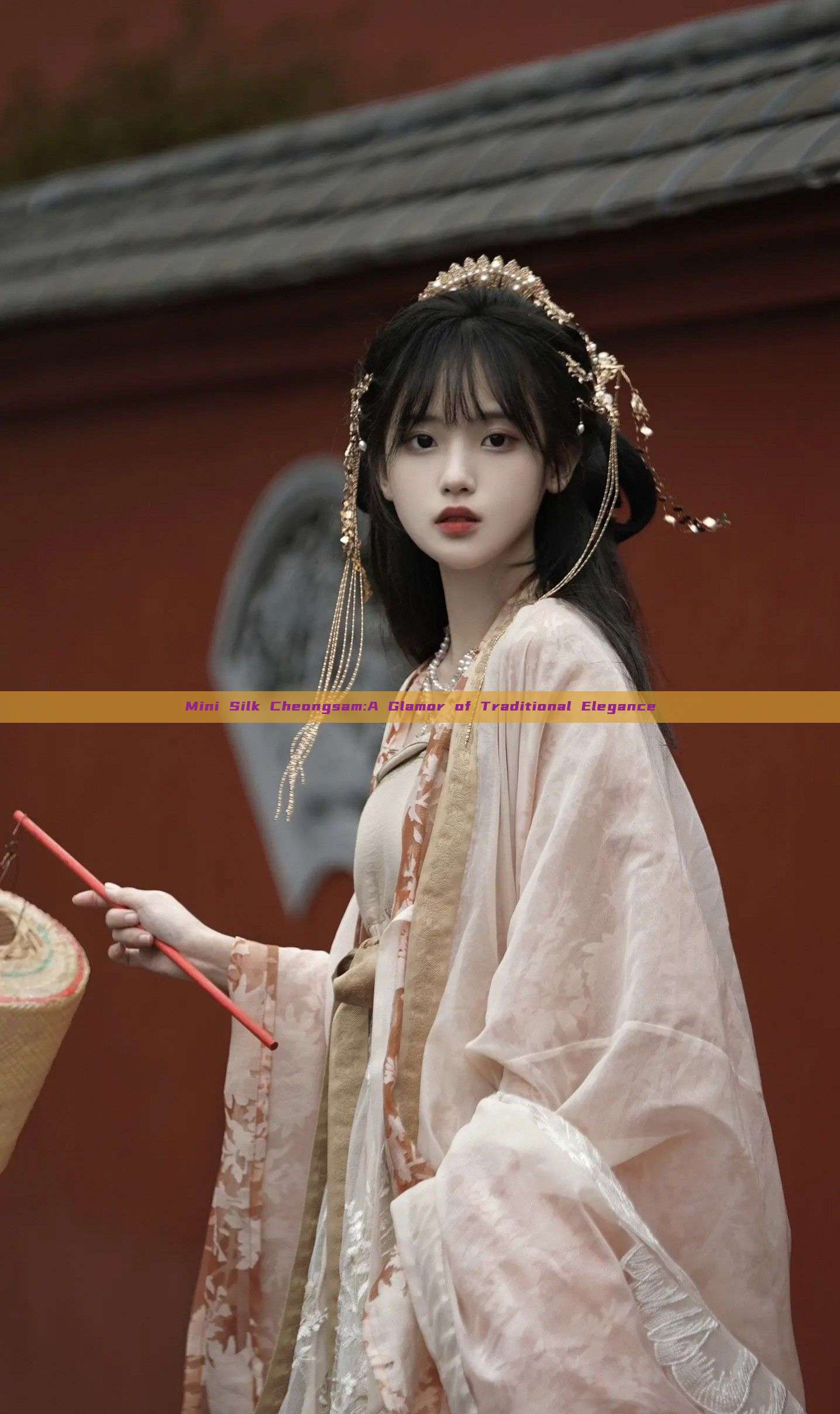 Mini Silk Cheongsam:A Glamor of Traditional Elegance