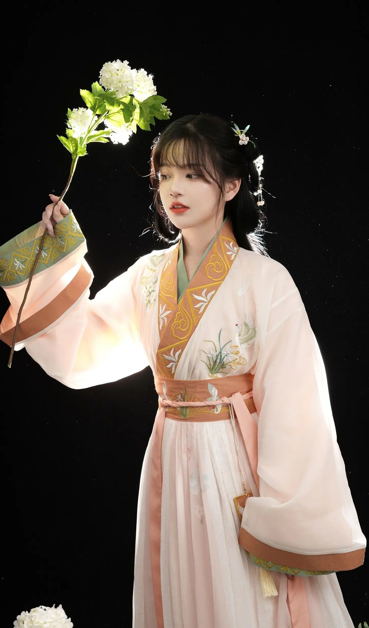 Traditional Chinese Style MaFace Skirt for Little Girls in Winter Fashion Traditional Chinese Style MaFace Skirt for Little Girls in Winter Fashion
