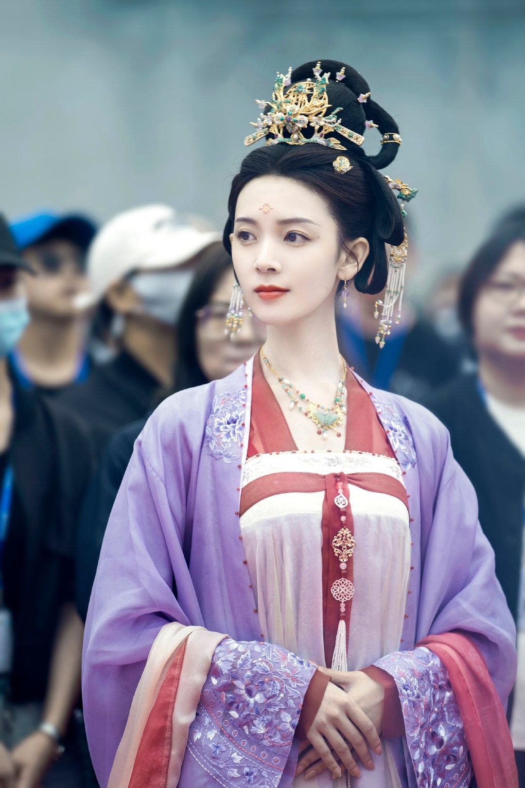 Embracing the New-Age Qipao:The Rise of Short-Style Chinese Cheongsam Embracing the New-Age Qipao:The Rise of Short-Style Chinese Cheongsam