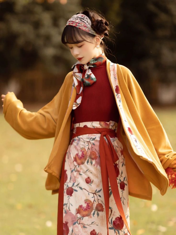 The Splendid Beauty of Hanfu Women:Noble Damsels in the Northern and Southern Dynasties The Splendid Beauty of Hanfu Women:Noble Damsels in the Northern and Southern Dynasties