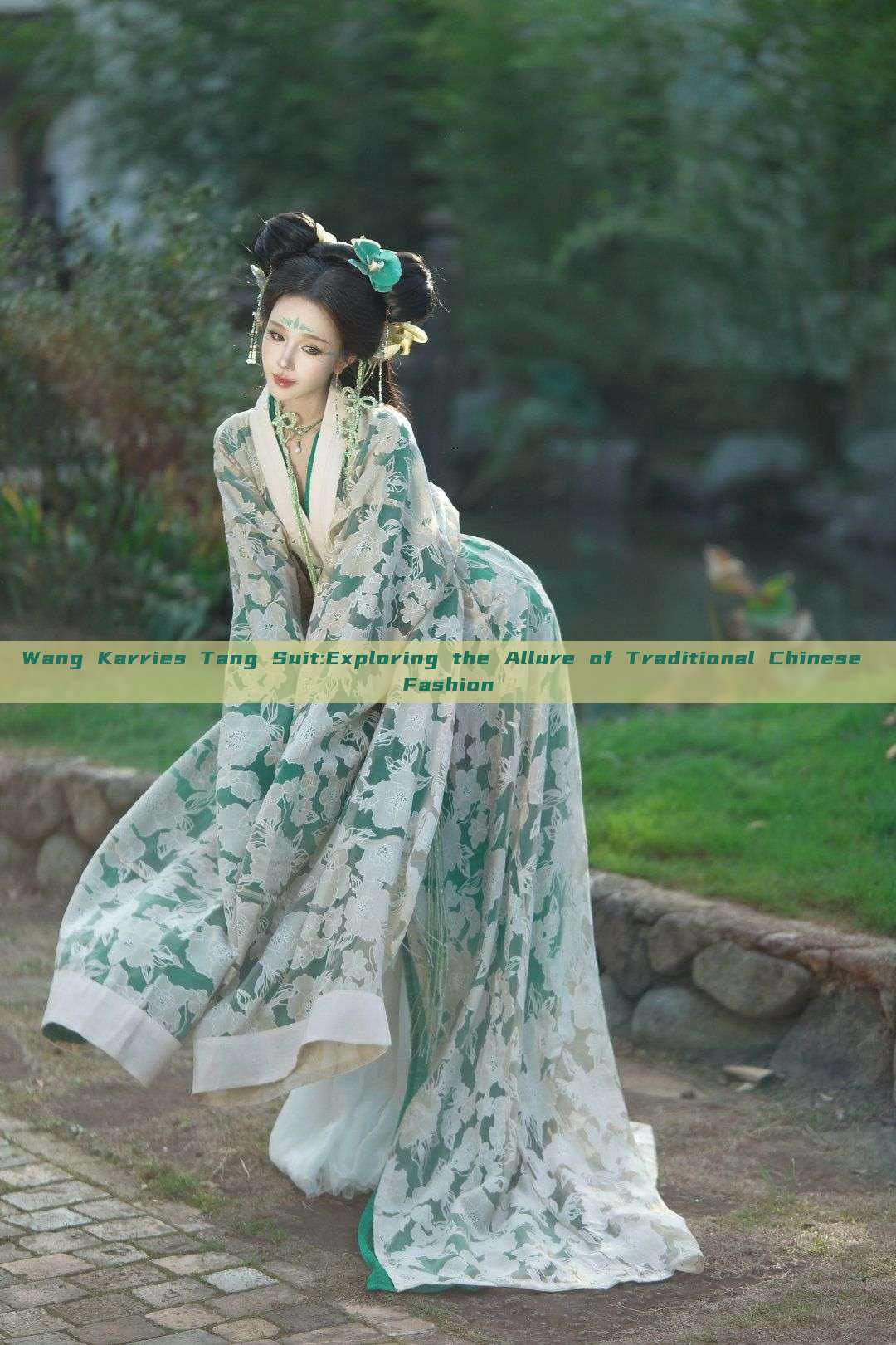 Wang Karries Tang Suit:Exploring the Allure of Traditional Chinese Fashion