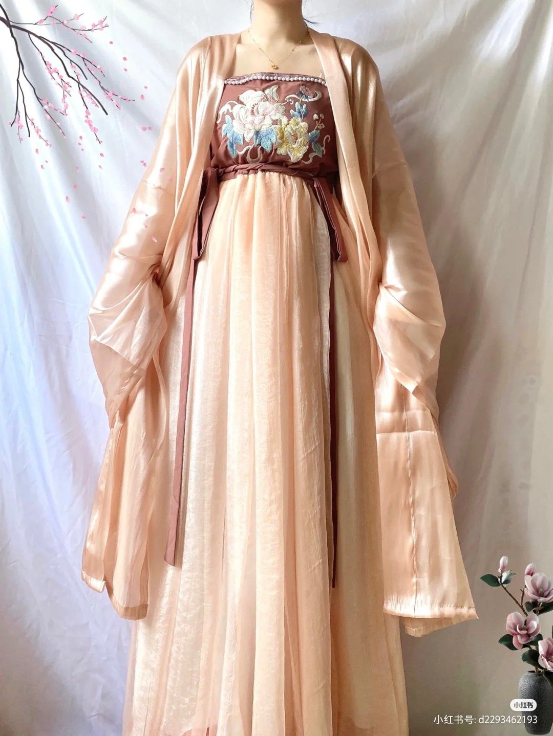 A 12-Year-Old Girls Tang-Style Chinese Hanfu Fashion in Summer A 12-Year-Old Girls Tang-Style Chinese Hanfu Fashion in Summer