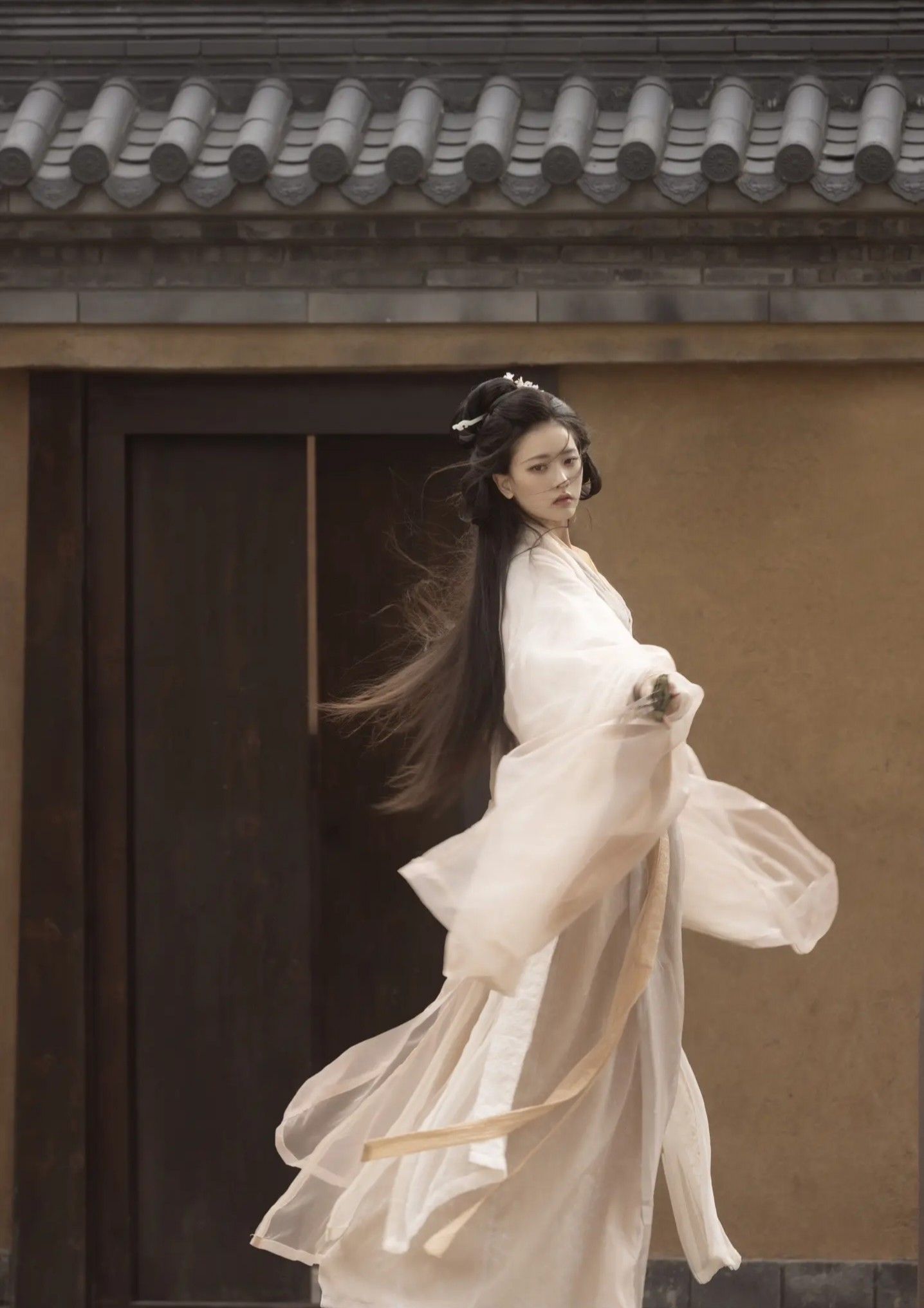 The Charm of Cheongsam-Clad Young Girls Despite a Petite Frame The Charm of Cheongsam-Clad Young Girls Despite a Petite Frame