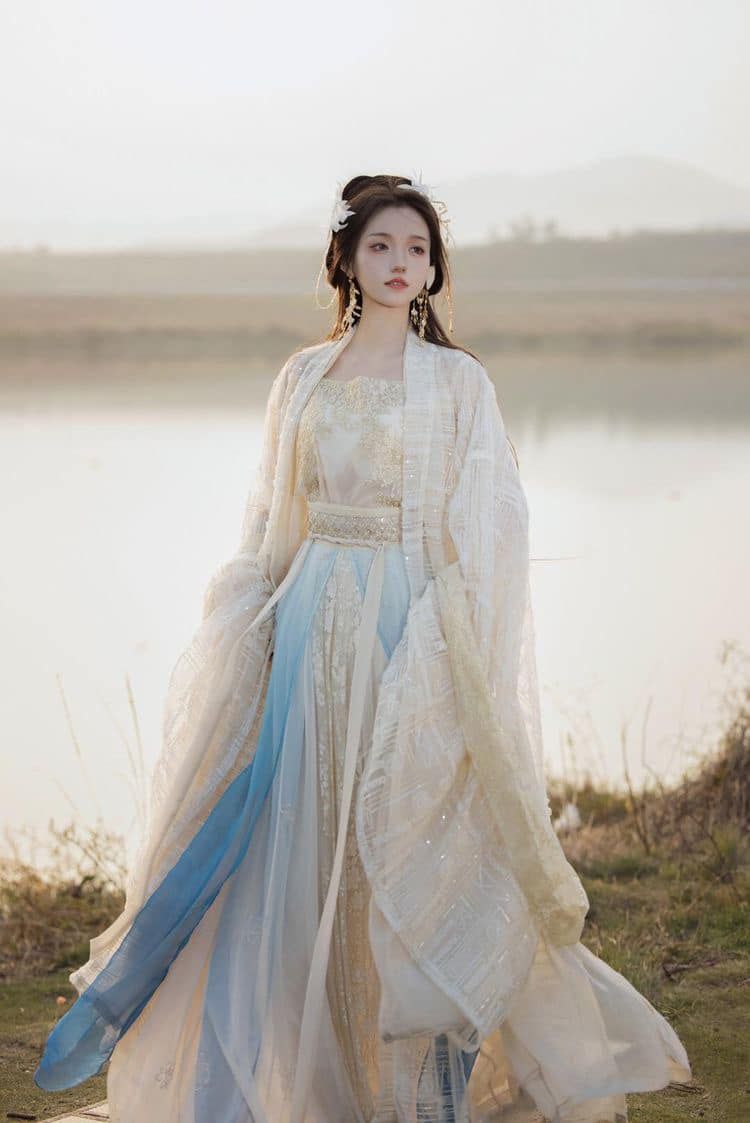 The Rise of Three-Year-Old Hanfu Fashionable Girls The Rise of Three-Year-Old Hanfu Fashionable Girls
