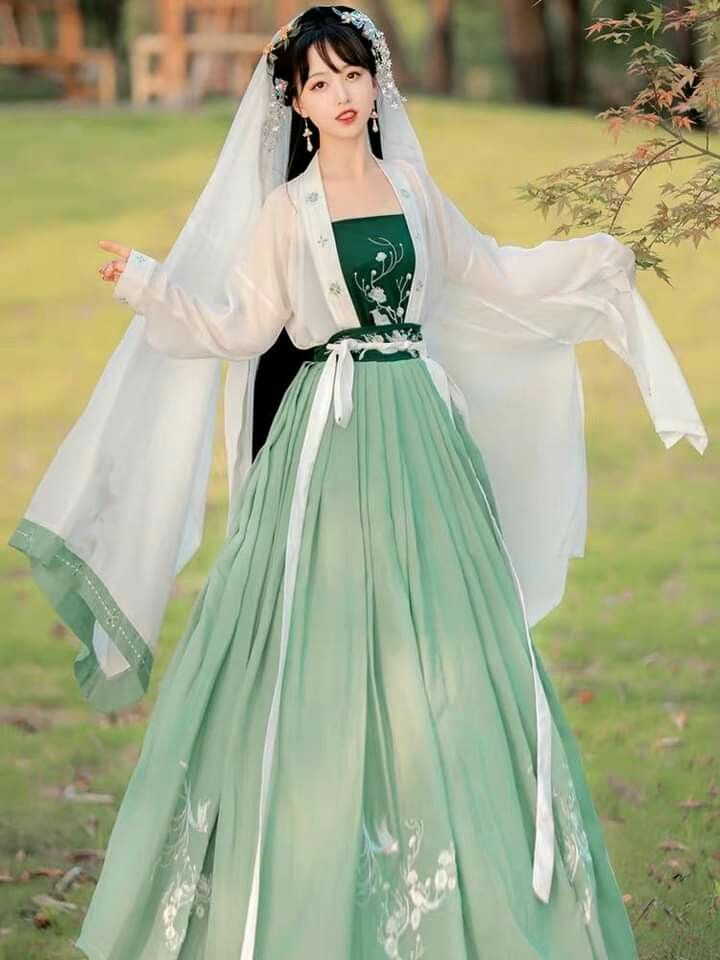The军阀太太s Cheongsam:A Stylish Blend of Tradition and Modernity in Autumn and Winter The军阀太太s Cheongsam:A Stylish Blend of Tradition and Modernity in Autumn and Winter