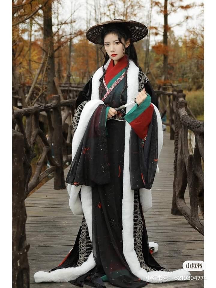 Elegant and Otherworldly:Adult Womens Hanfu Fashion Elegant and Otherworldly:Adult Womens Hanfu Fashion