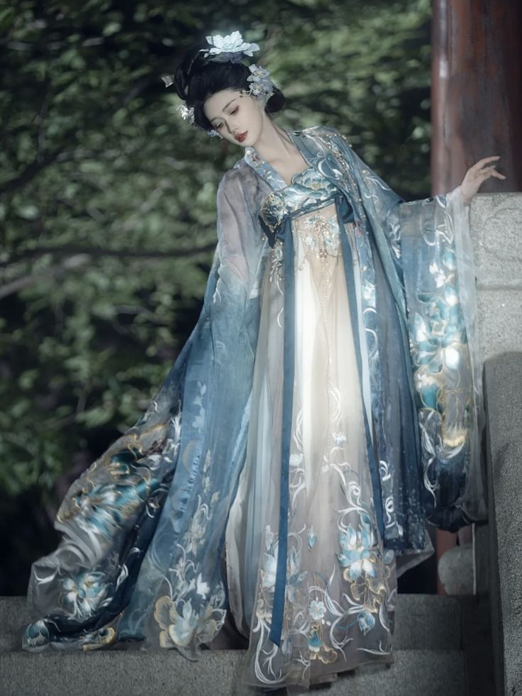 The Journey of a 10-Year-Old Hanfu 汉服)Girl in Grade Four