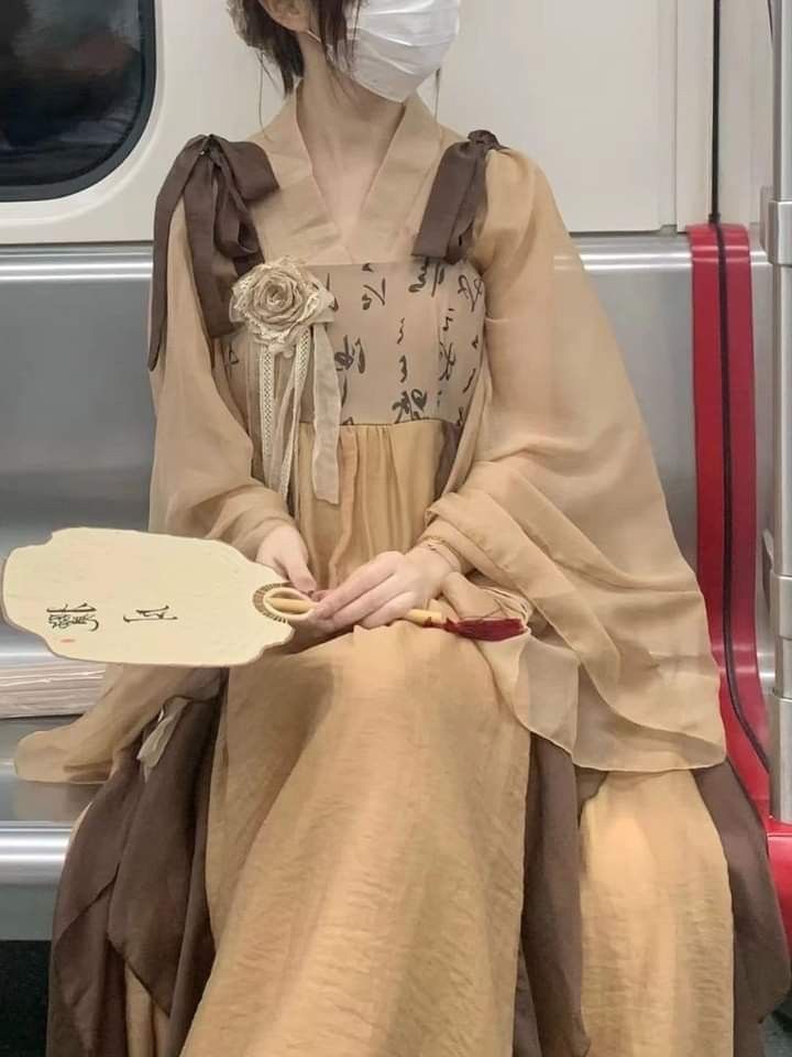 Traditional Chinese Elegance:The Tang Suit and Cheongsam-Inspired Dress Traditional Chinese Elegance:The Tang Suit and Cheongsam-Inspired Dress