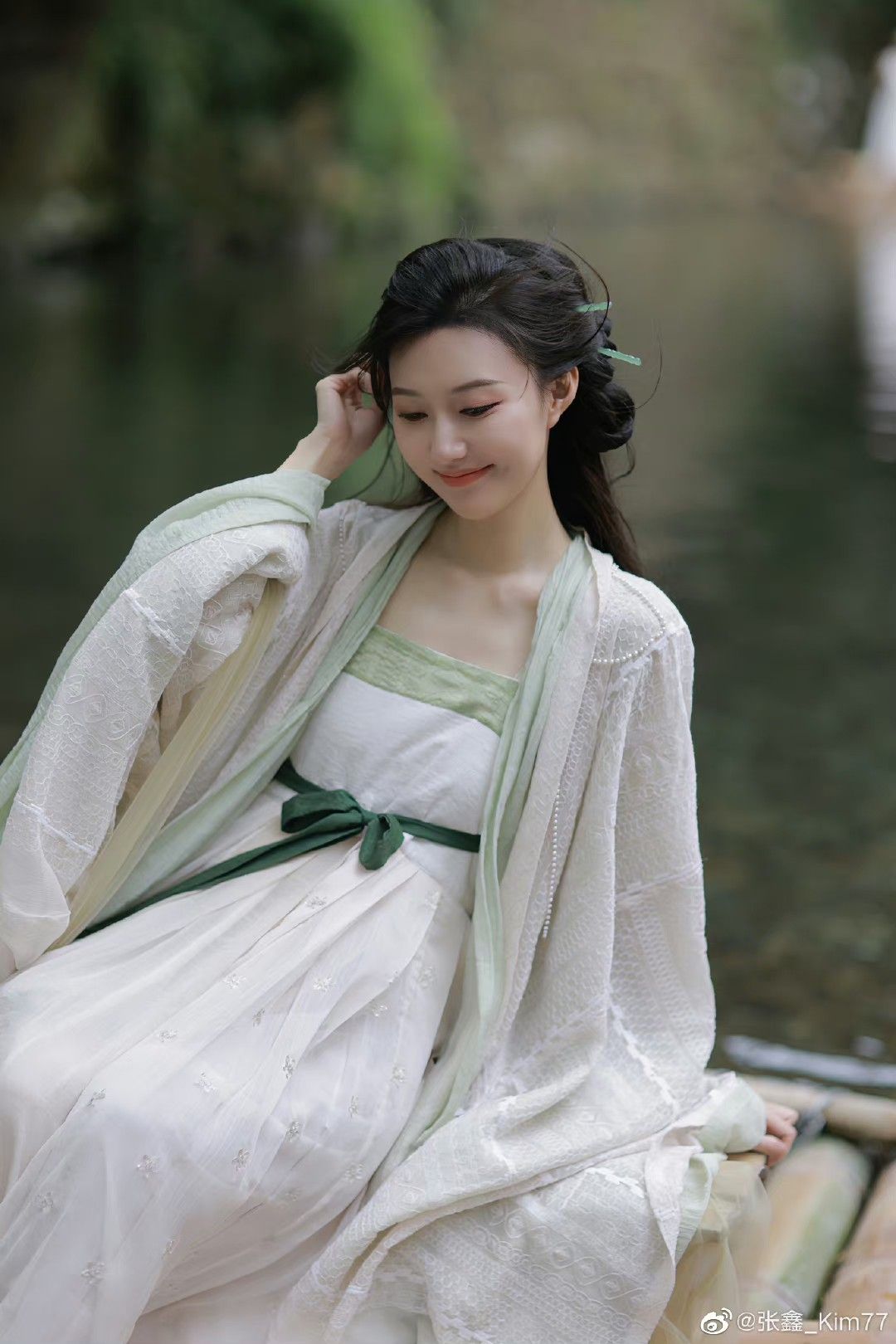 The Revival of Hanfu Fashion:Waist-Grazing Silks of the Jin-Jin Dynasty at an Affordable Price The Revival of Hanfu Fashion:Waist-Grazing Silks of the Jin-Jin Dynasty at an Affordable Price
