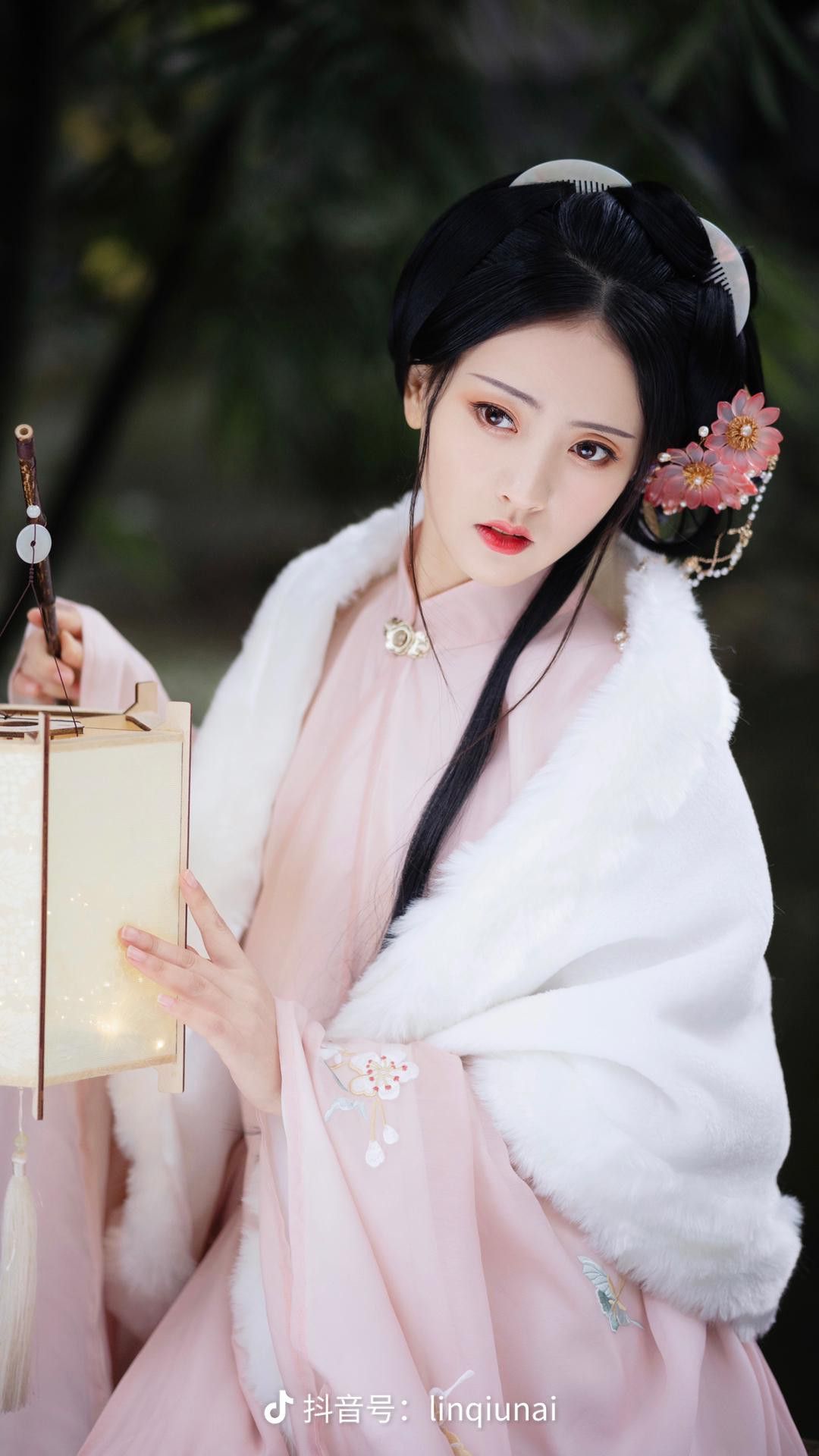 Girls Autumn and Spring Hanfu Fashion:The Horseface Skirt Girls Autumn and Spring Hanfu Fashion:The Horseface Skirt