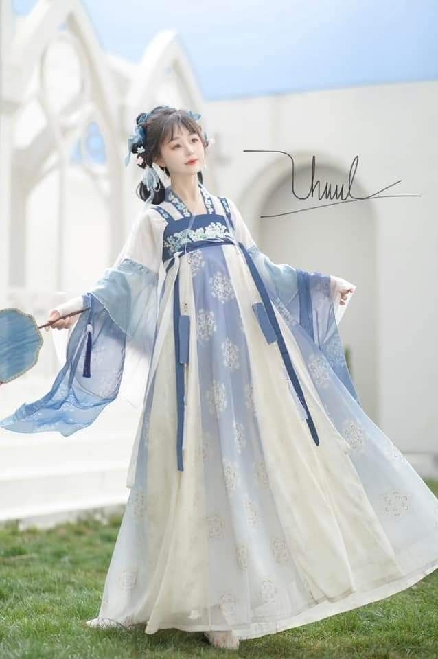 Childrens Hanfu Long-sleeved Gowns:A Glimpse into Traditional Chinese Elegance Childrens Hanfu Long-sleeved Gowns:A Glimpse into Traditional Chinese Elegance