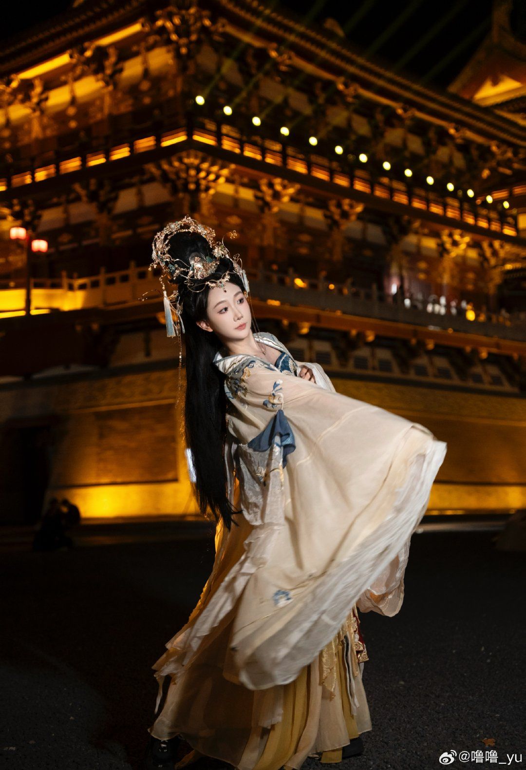 Koi-Inspired Hanfu Headdress:A Blend of Traditional Elegance and Modern Creativity Koi-Inspired Hanfu Headdress:A Blend of Traditional Elegance and Modern Creativity