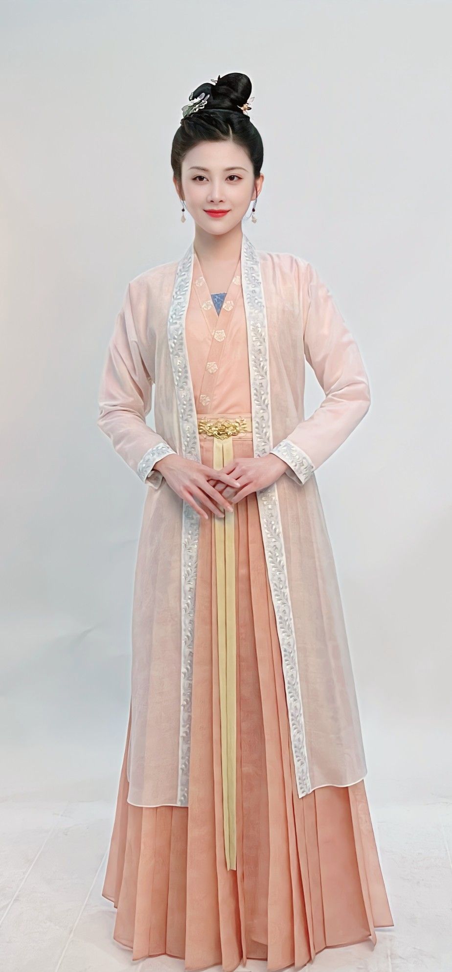 Bamboo-Branch Rhymes and Hanfu Fashion:A Cultural Exploration Bamboo-Branch Rhymes and Hanfu Fashion:A Cultural Exploration