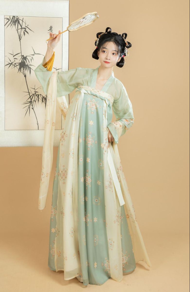 Vietnamese Cheongsam:Embracing the Chinese Style Vietnamese Cheongsam:Embracing the Chinese Style