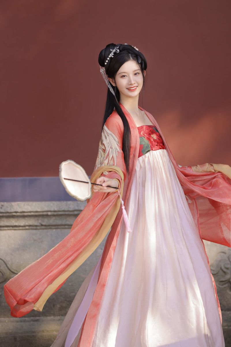 Splendid Splendor:The Moonlit Cheongsam of Jinxiu Mingyue