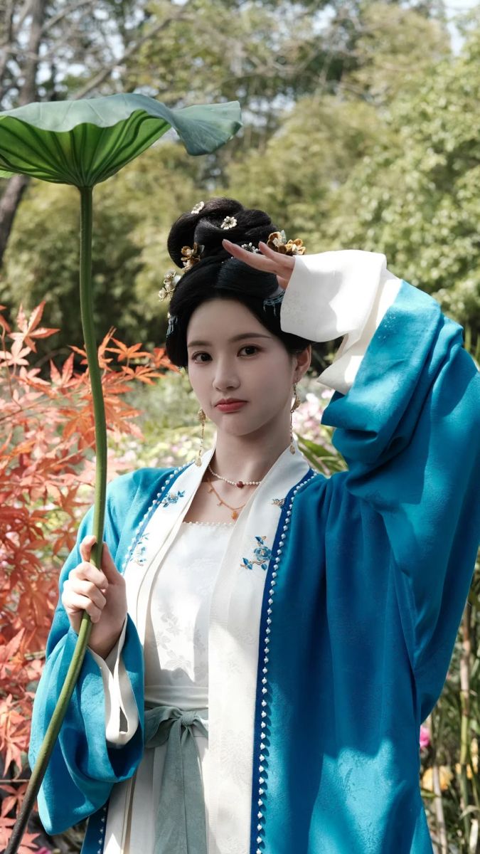 The Evolution of Metal Fasteners in Traditional Chinese Hanfu Clothing The Evolution of Metal Fasteners in Traditional Chinese Hanfu Clothing