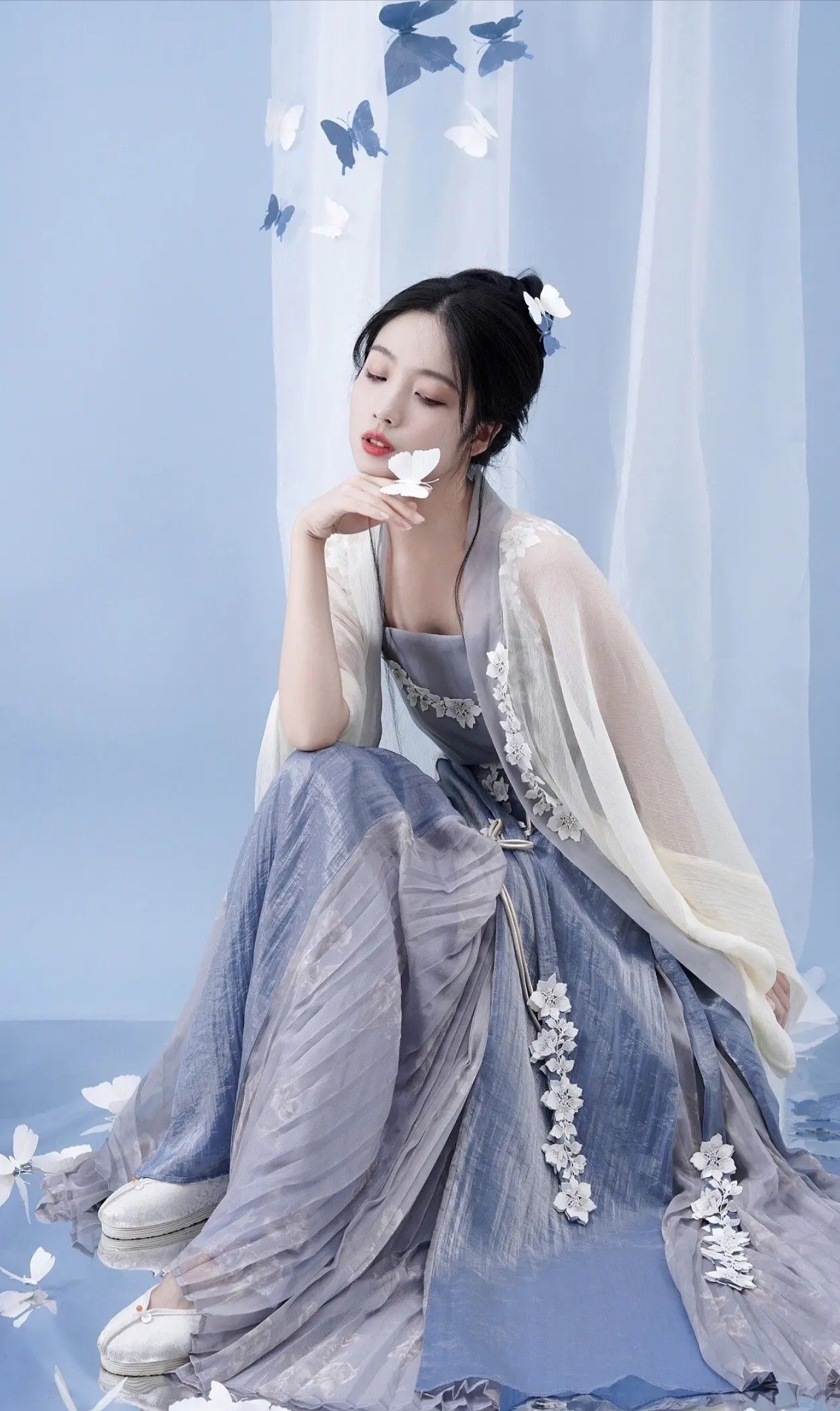 Reimagining the Traditional Cheongsam:A Modern Long Winter Version Reimagining the Traditional Cheongsam:A Modern Long Winter Version
