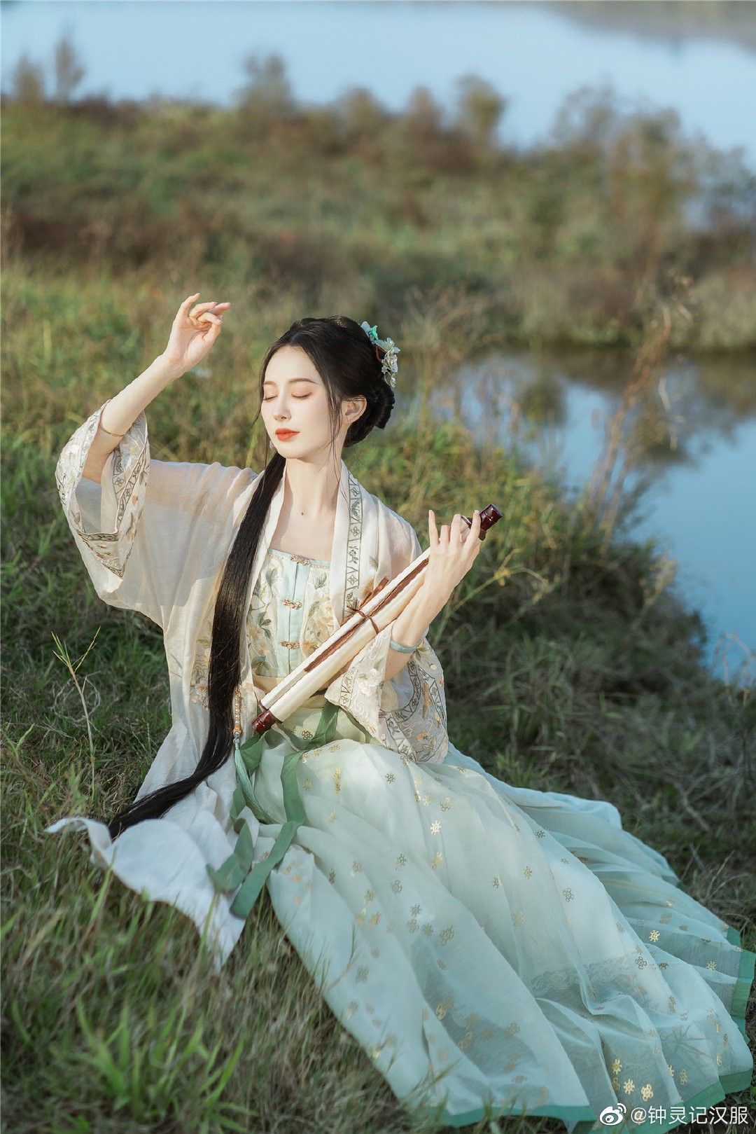 The Allure of Traditional Hanfu Headwear:A Journey into the Realm of Elegant and Chic Headpieces The Allure of Traditional Hanfu Headwear:A Journey into the Realm of Elegant and Chic Headpieces