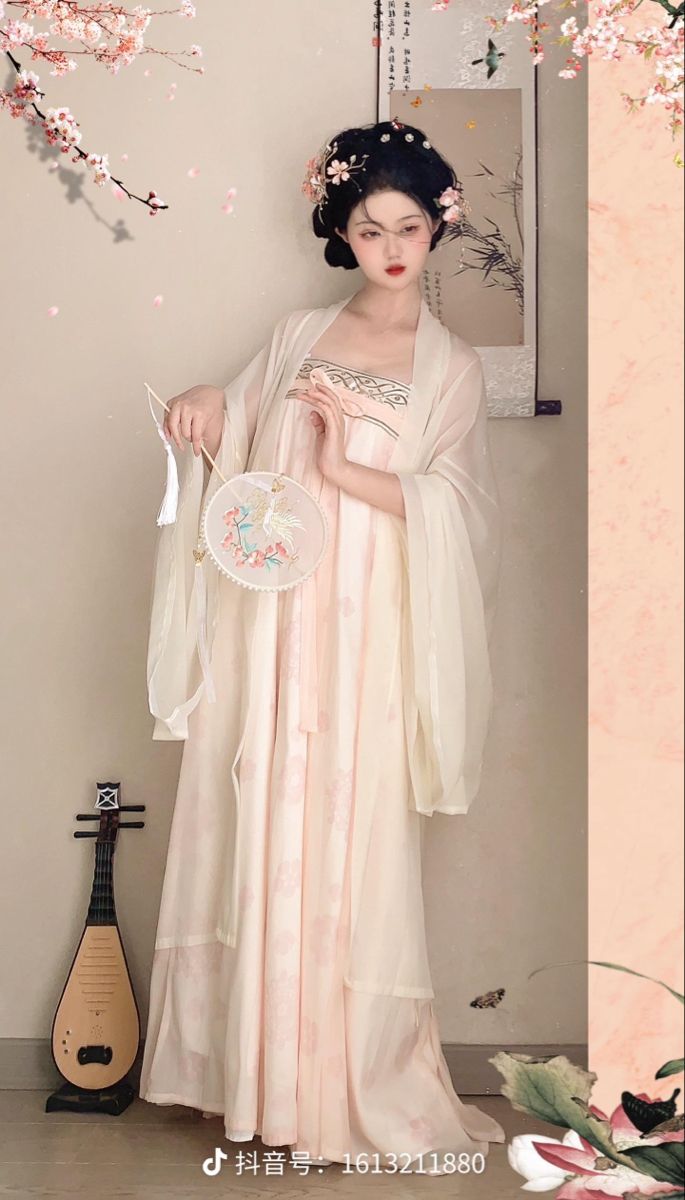 The Charm of Cheongsams Edge-Stitched Silk Fabric:A Guide to Simulated Silk Applique The Charm of Cheongsams Edge-Stitched Silk Fabric:A Guide to Simulated Silk Applique