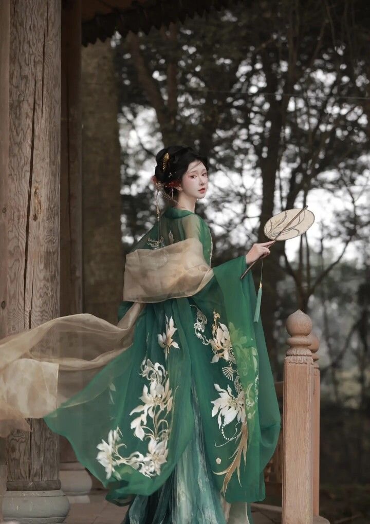 Summer-Friendly Cheongsam with a Lightweight Shawl Wrap