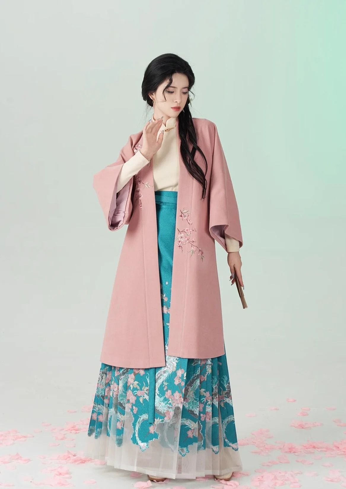 The Splendor of Traditional Chinese Fashion:A Red Qixiong Long-sleeved Hanfu Outfit The Splendor of Traditional Chinese Fashion:A Red Qixiong Long-sleeved Hanfu Outfit