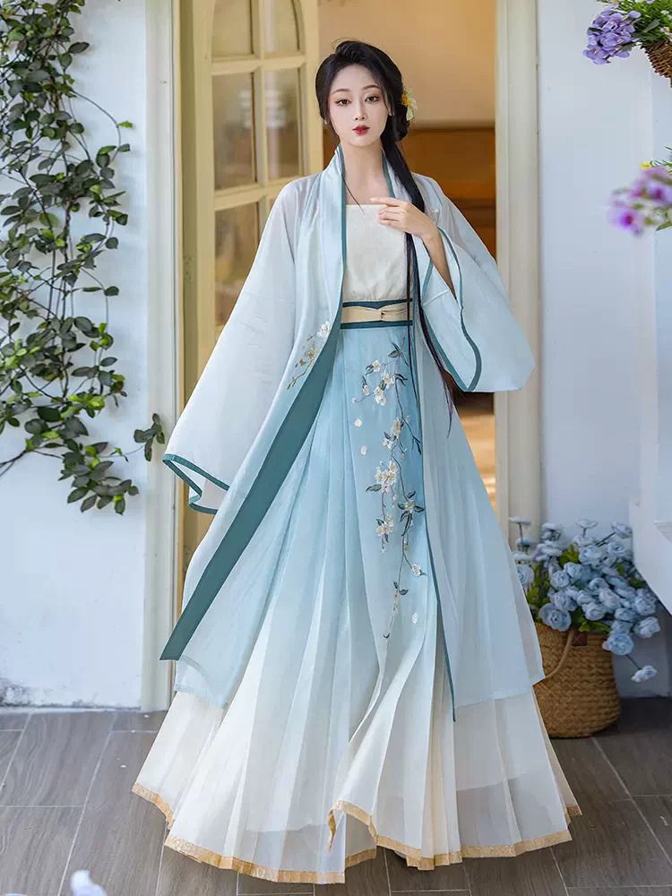 Chinese-Style Cheongsam女装，古典魅力的绽放