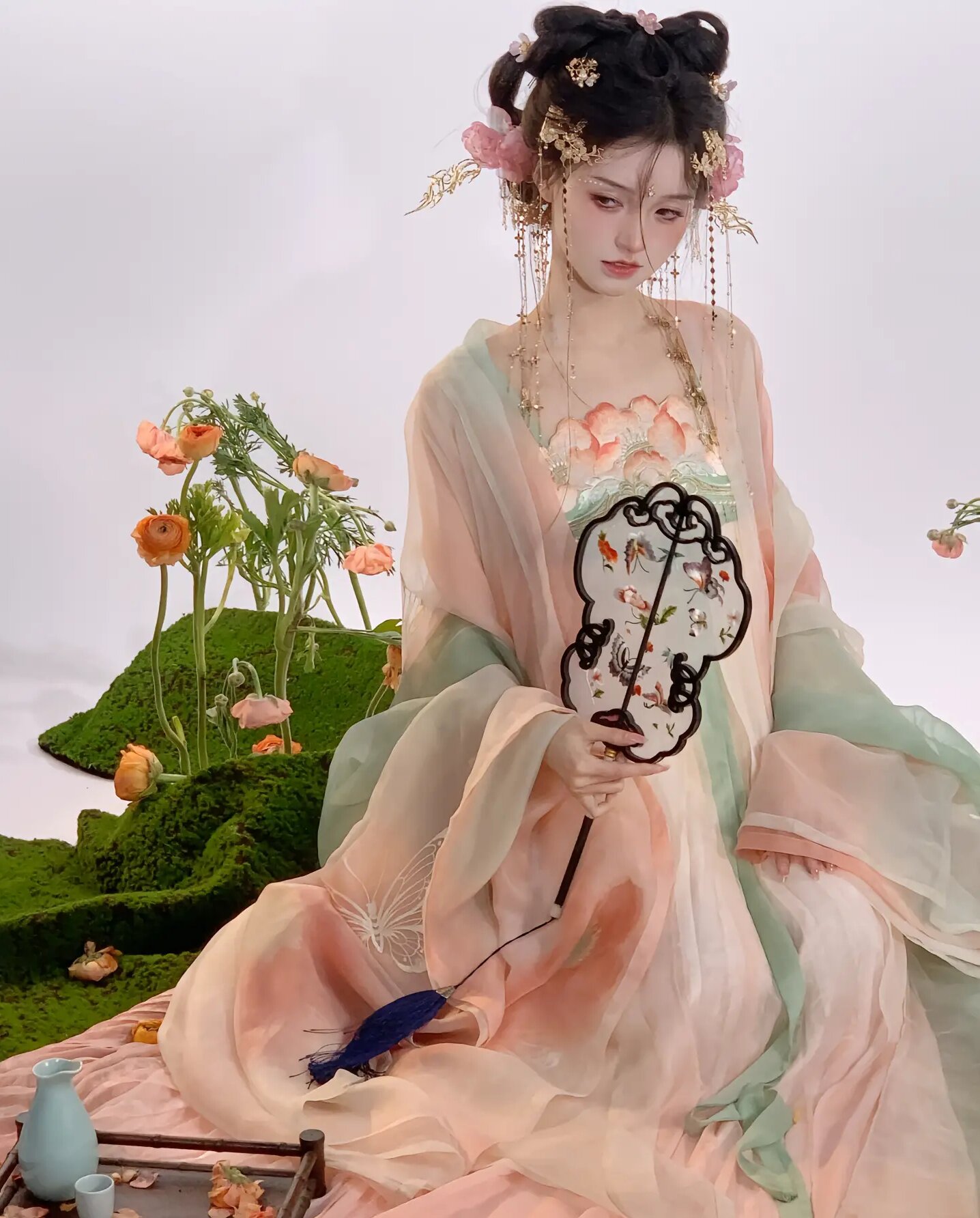 Embracing the New Sino-Style:Mini Black Cheongsam Revolution Embracing the New Sino-Style:Mini Black Cheongsam Revolution