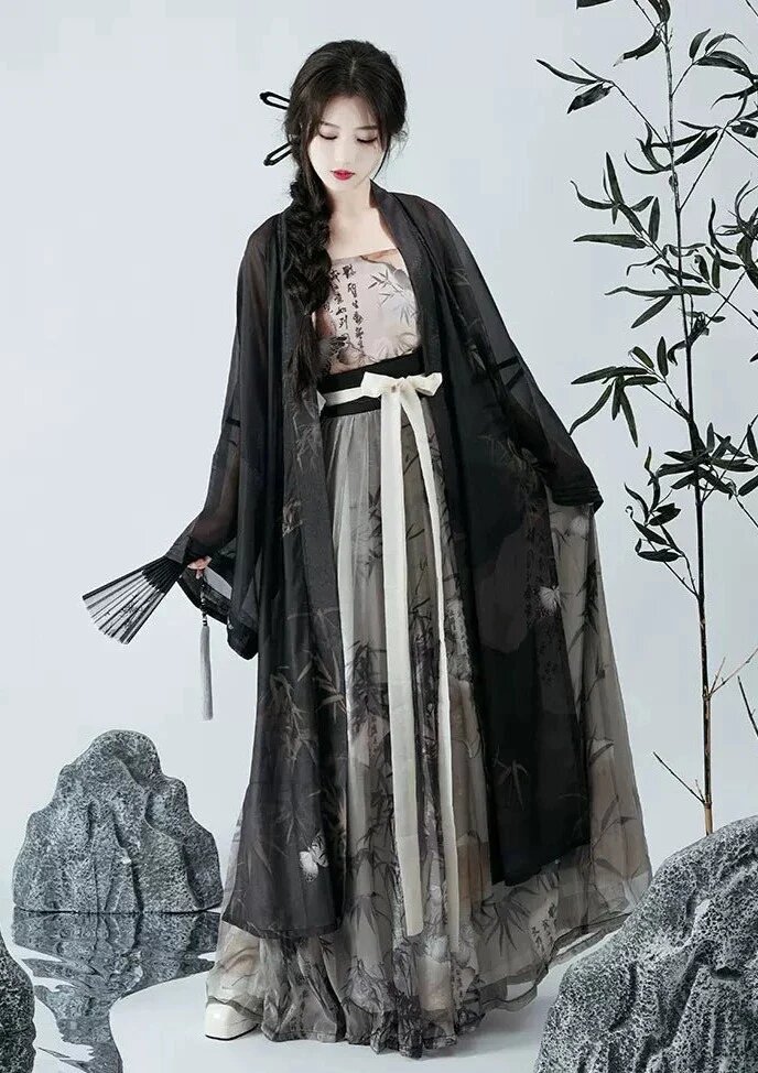 Green Hanfu:The 13-Year-Olds Embrace of Traditional Chinese Elegance Green Hanfu:The 13-Year-Olds Embrace of Traditional Chinese Elegance
