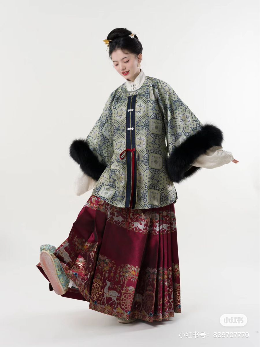 The Enchantment of Hanfu斗笠:A Glimpse into Traditional Chinese Beauty and Culture