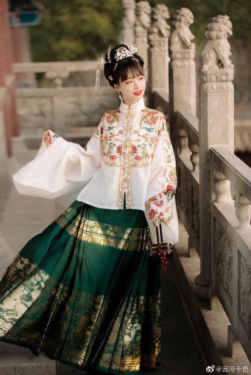 Summer Childrens Tang Costumes:The Story of a Little Girls Traditional Elegance Summer Childrens Tang Costumes:The Story of a Little Girls Traditional Elegance