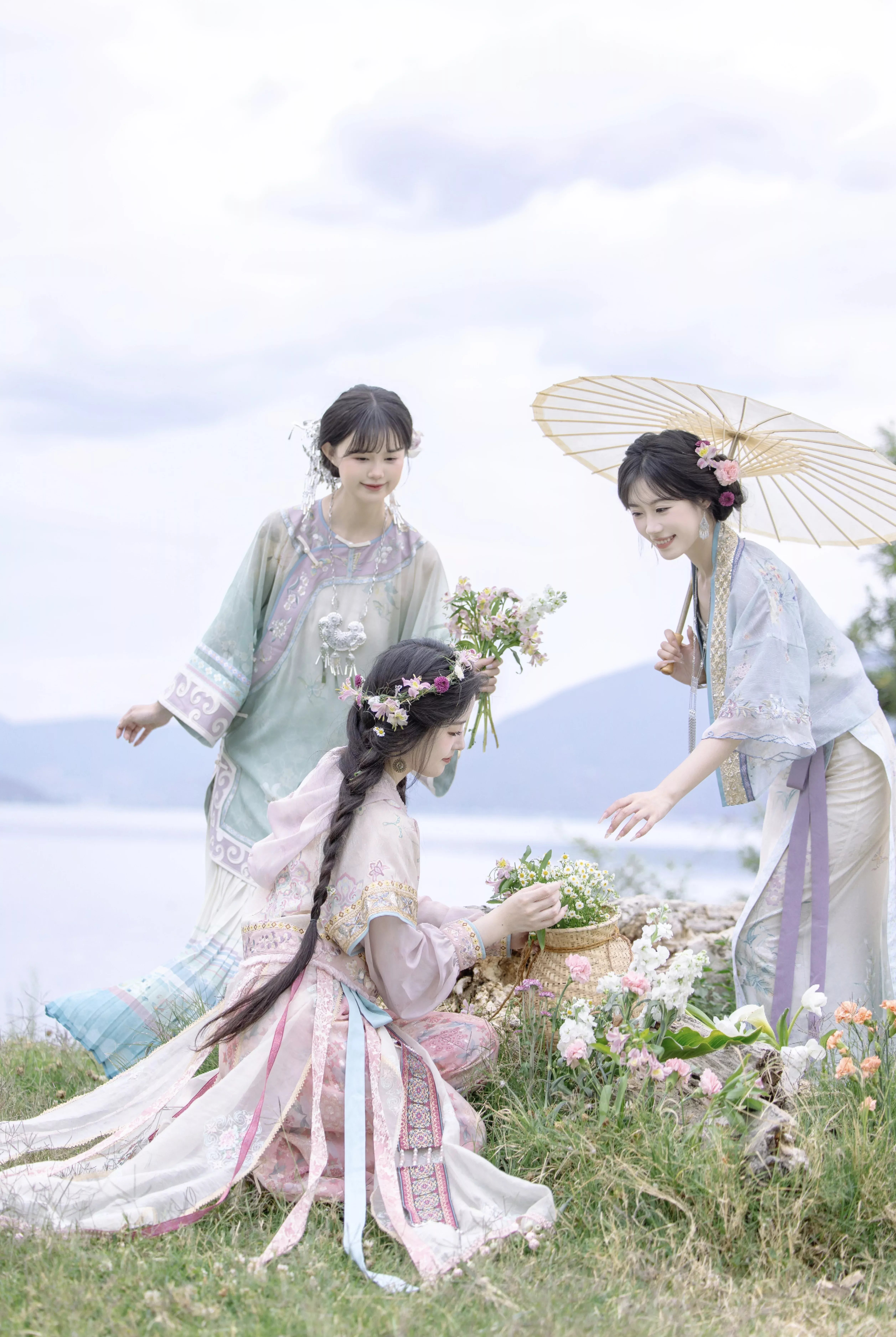 Cloud-Crane Hanfu:The Enchantment of a仙鹤 in the Sky Cloud-Crane Hanfu:The Enchantment of a仙鹤 in the Sky