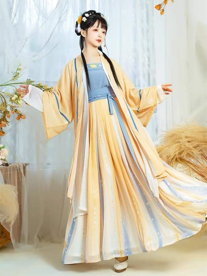 The Dominant Student in Traditional Hanfu:A Tale of a Fierce and Elegant Female Student The Dominant Student in Traditional Hanfu:A Tale of a Fierce and Elegant Female Student