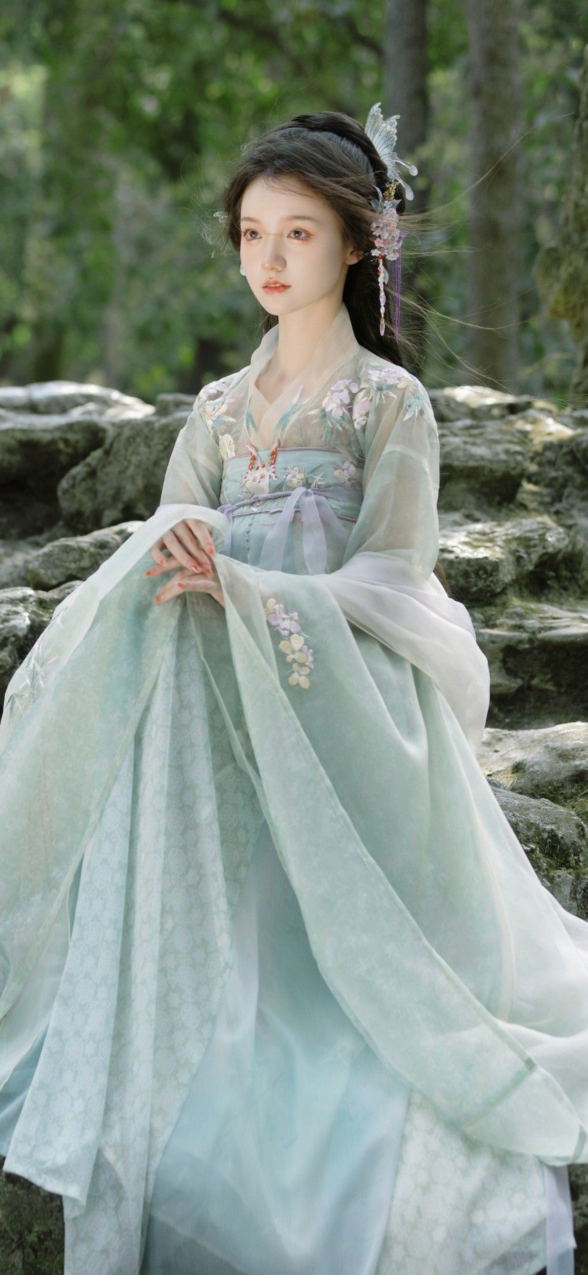 Enchanting Girl in Traditional Chinese Hanfu Fashion:The Beauty of Chinese Cultural Heritage Enchanting Girl in Traditional Chinese Hanfu Fashion:The Beauty of Chinese Cultural Heritage