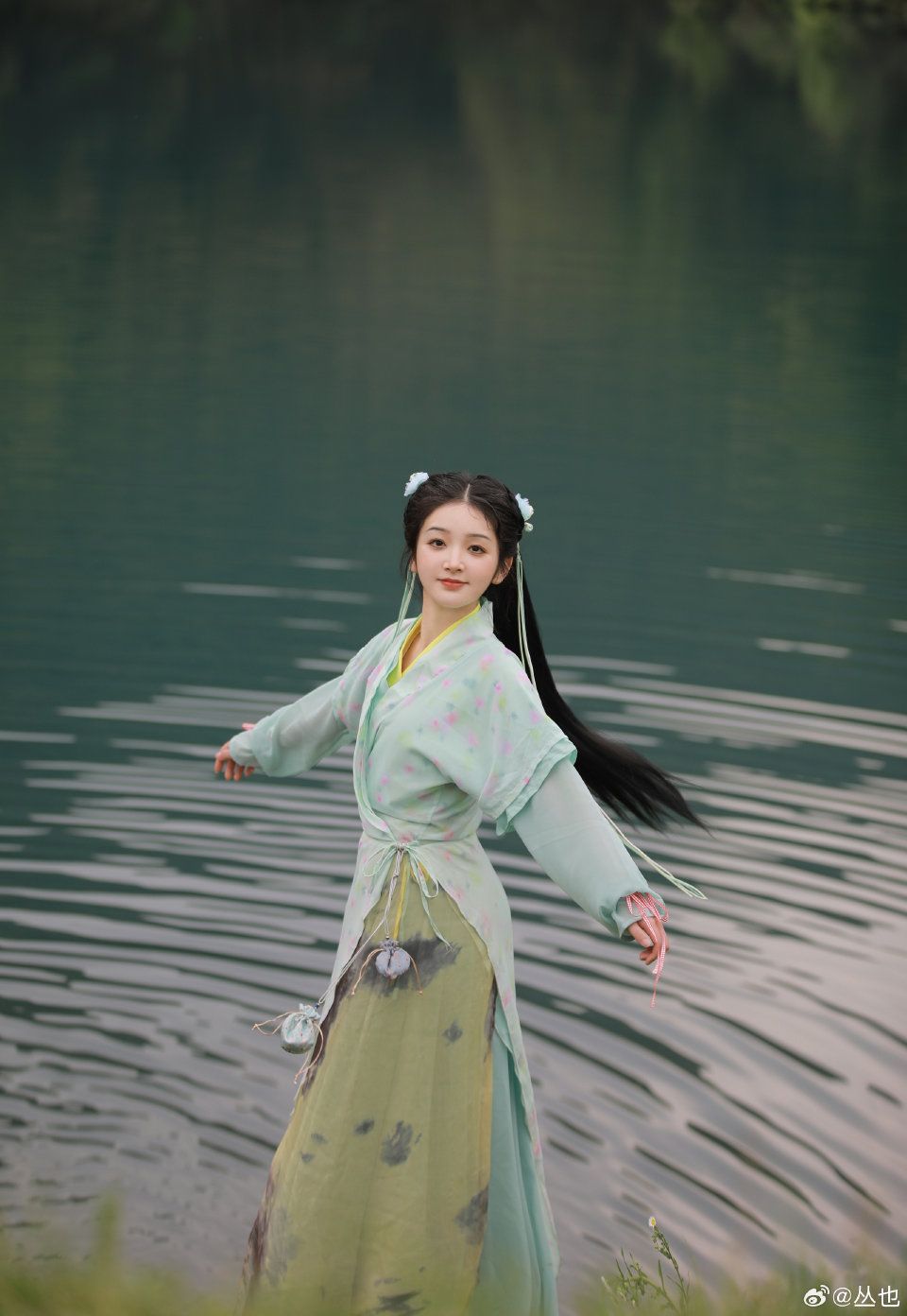 Qipao Headdress and Accessories:Embracing the Traditional Beauty of the Republic Era Qipao Headdress and Accessories:Embracing the Traditional Beauty of the Republic Era