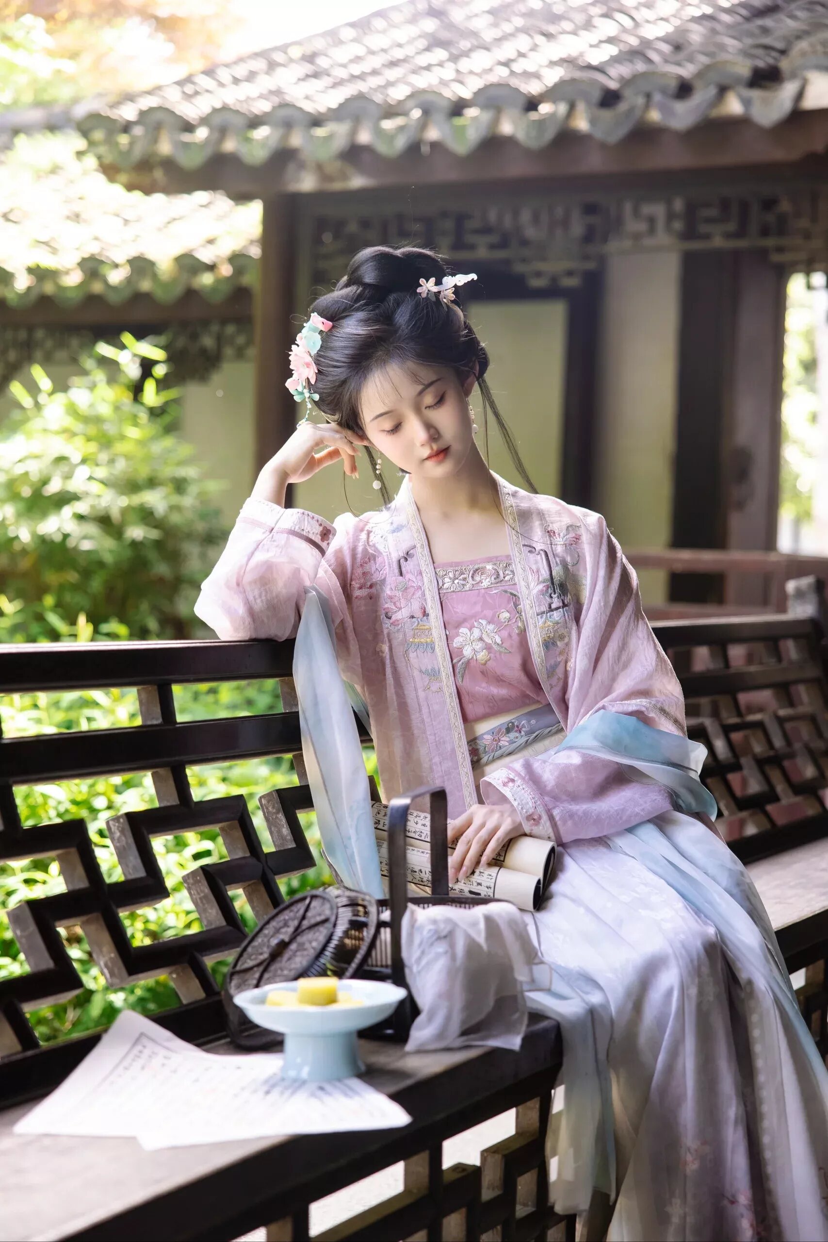 Bai Tian Baby in Traditional Hanfu Costume:A Glimpse into the Splendor of Chinese Culture Bai Tian Baby in Traditional Hanfu Costume:A Glimpse into the Splendor of Chinese Culture