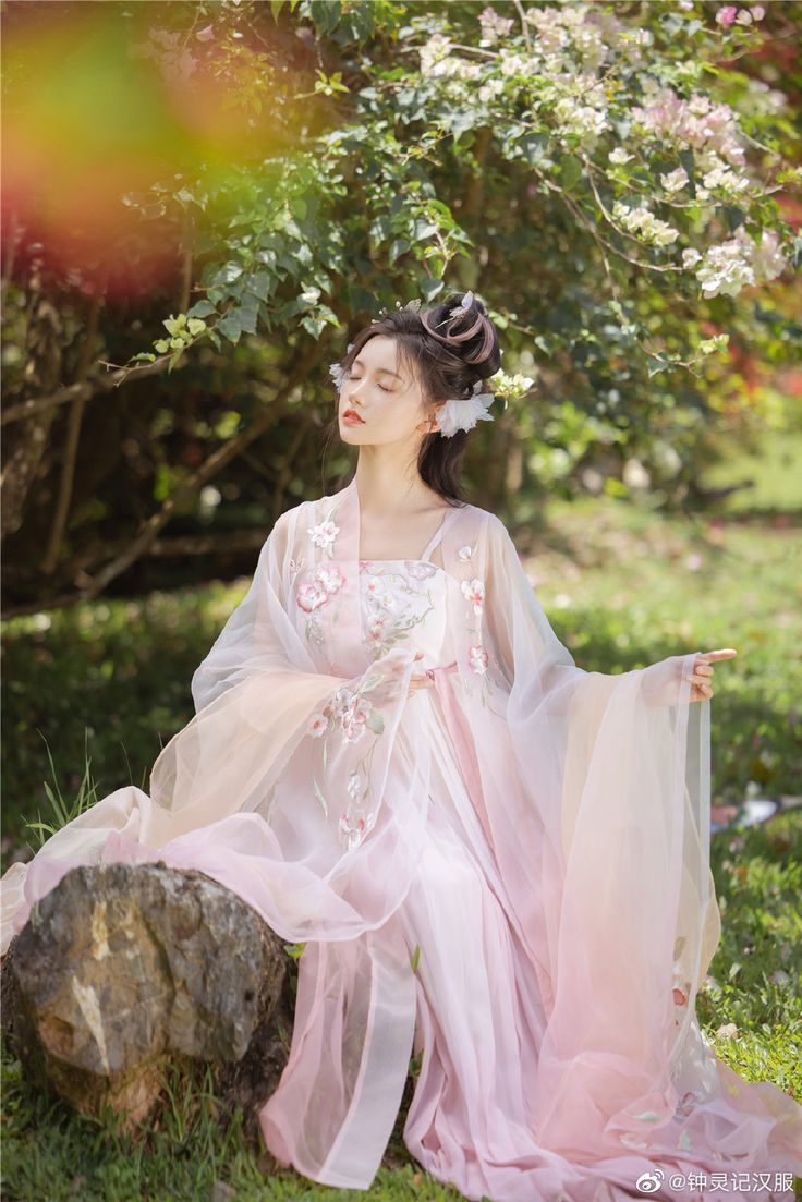 The Enigma of Yellow Pearl Cheongsam:A Tale of Elegance and Tradition The Enigma of Yellow Pearl Cheongsam:A Tale of Elegance and Tradition