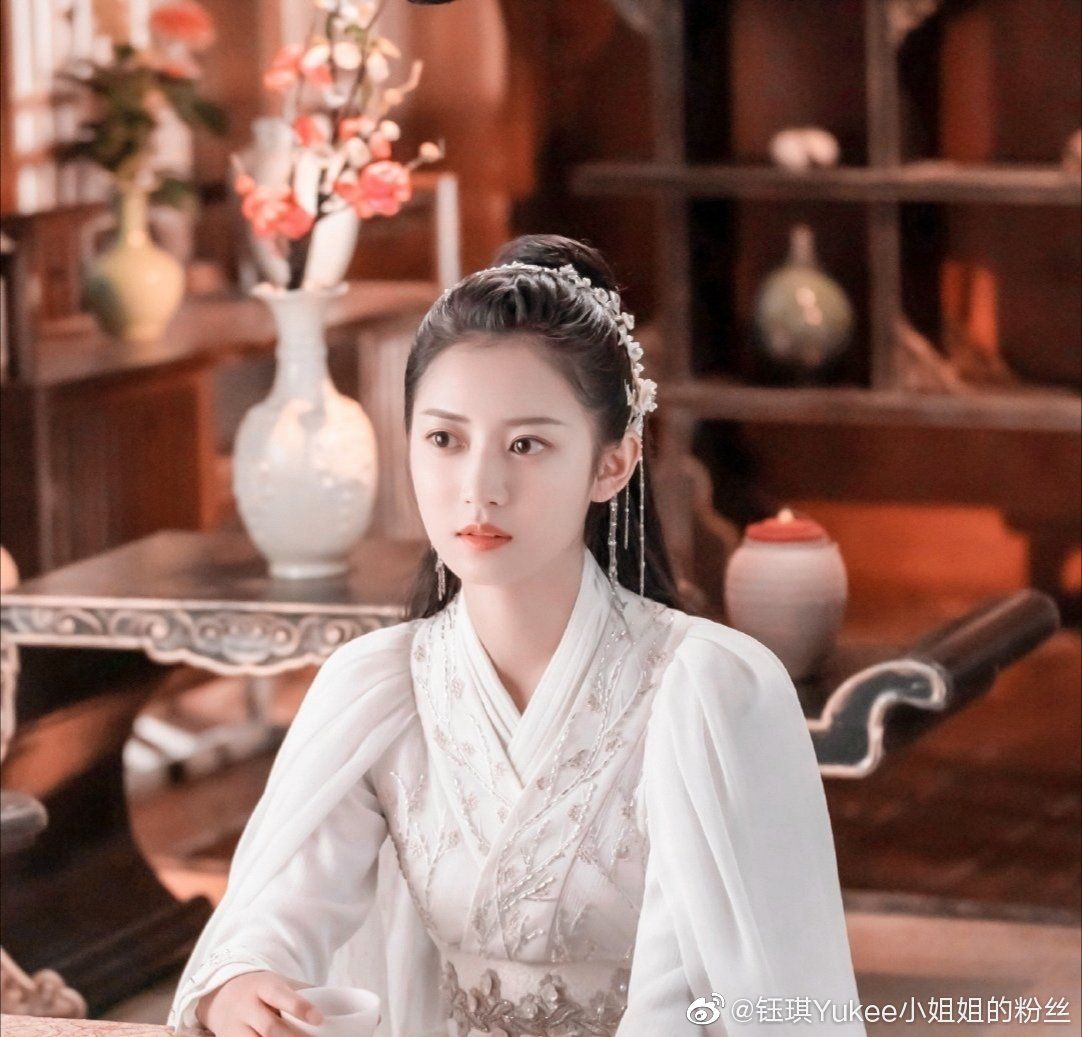 Everyday Elegance with Qipao:Embracing the Traditional Charm of a Modern Classic