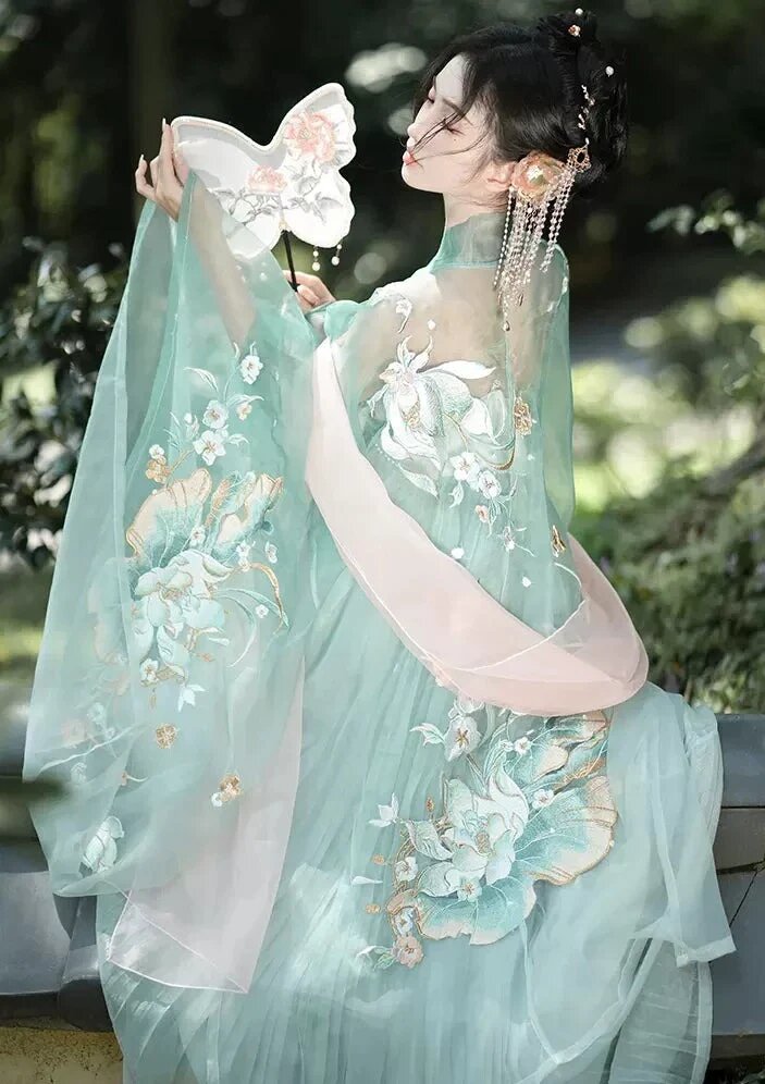 Classic Spring and Autumn Cheongsam with Seven-Quarter Length Sleeves Classic Spring and Autumn Cheongsam with Seven-Quarter Length Sleeves