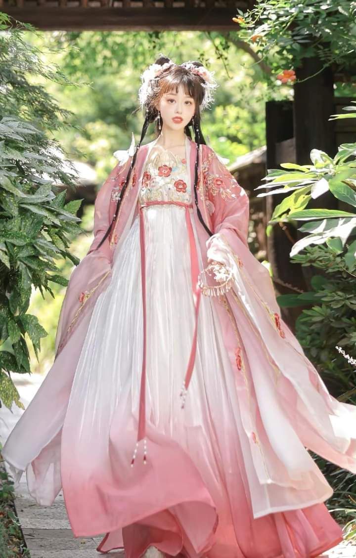 The Enchantment of Wedding Cheongsam Qipao:A Cultural Fusion of Tradition and Modernity The Enchantment of Wedding Cheongsam Qipao:A Cultural Fusion of Tradition and Modernity