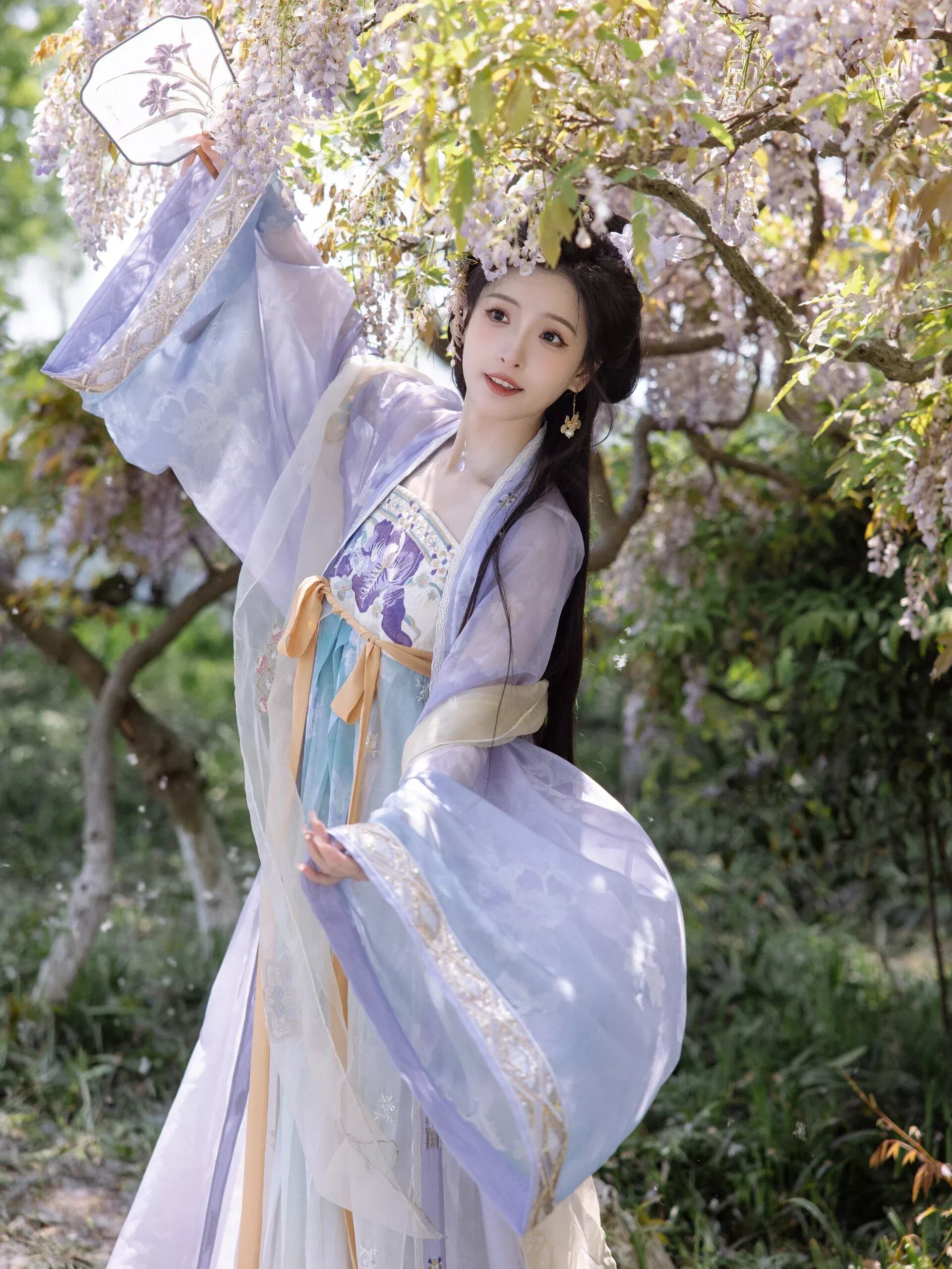 Tea Break:The Evolution of French-Inspired Cheongsam Tea Break:The Evolution of French-Inspired Cheongsam