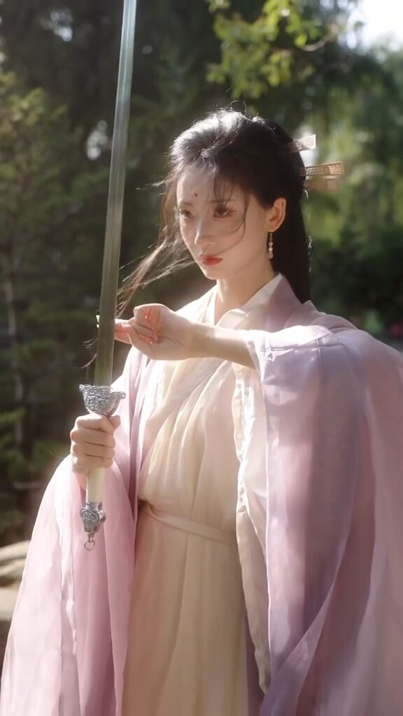 The Revival of Hanfu and Hairpins:A Journey into Traditional Chinese Elegance