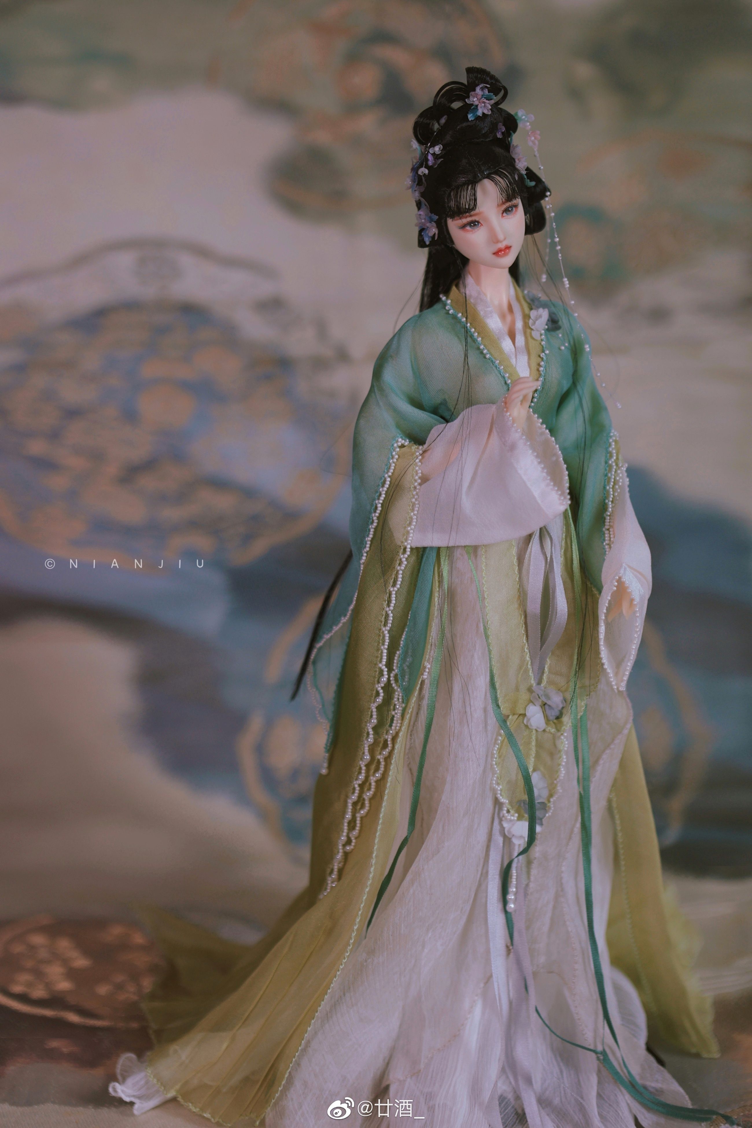 The Revival of Ethnic Style Hanfu:Exploring the Essence of Traditional Chinese Clothing The Revival of Ethnic Style Hanfu:Exploring the Essence of Traditional Chinese Clothing