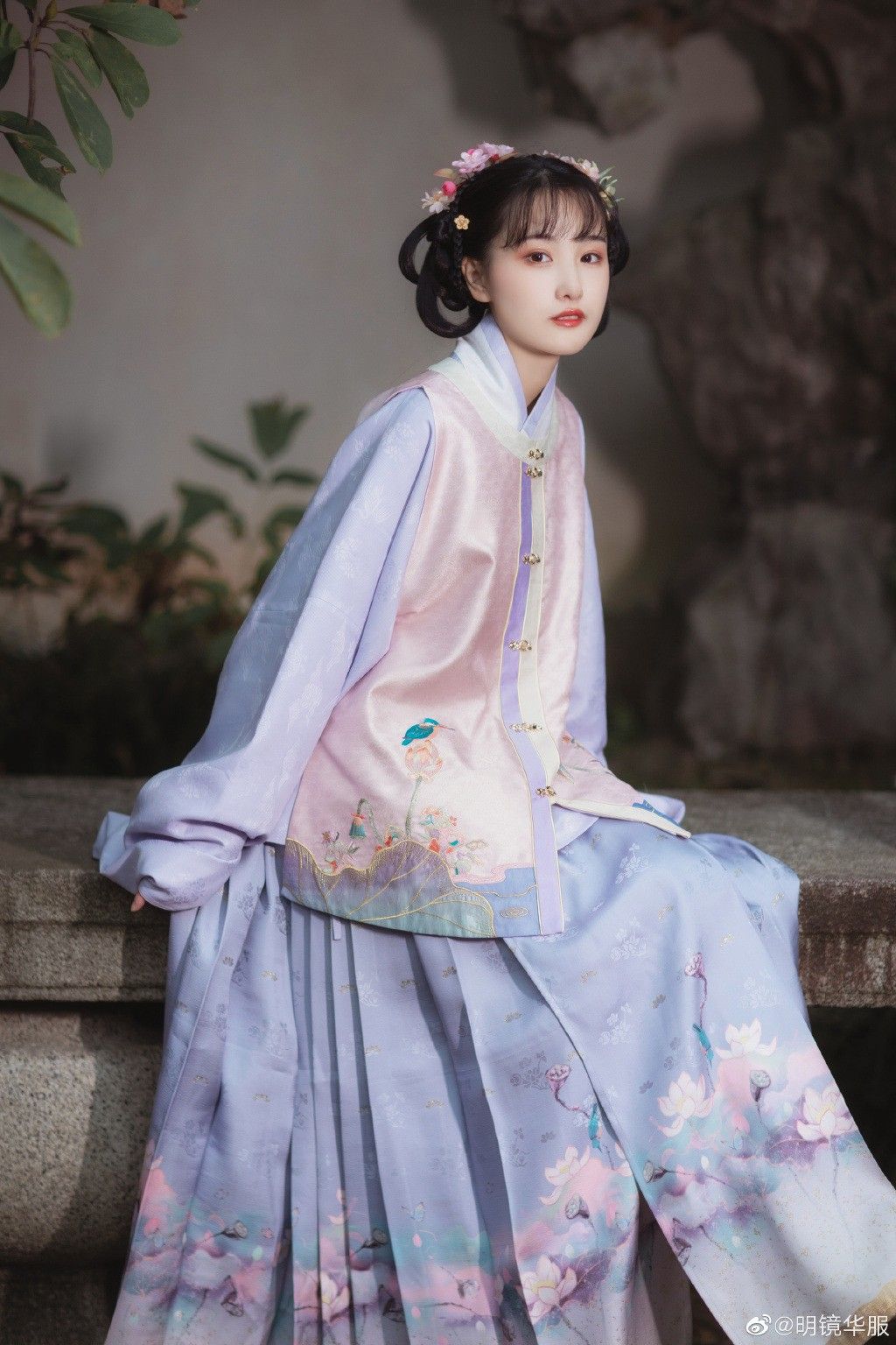 Traditional Cheongsam and Modern Chinese-Style Toasting Gowns:A Celebration of Cultural Elegance Traditional Cheongsam and Modern Chinese-Style Toasting Gowns:A Celebration of Cultural Elegance