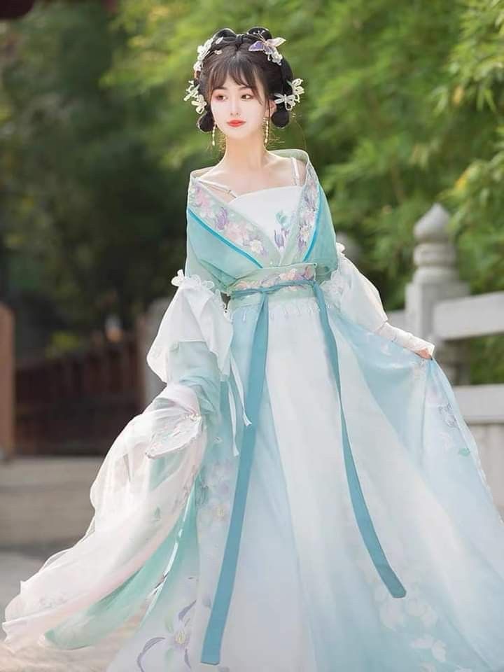 Ethereal Chinese-Style Girls Hanfu Fairy Skirt Ethereal Chinese-Style Girls Hanfu Fairy Skirt